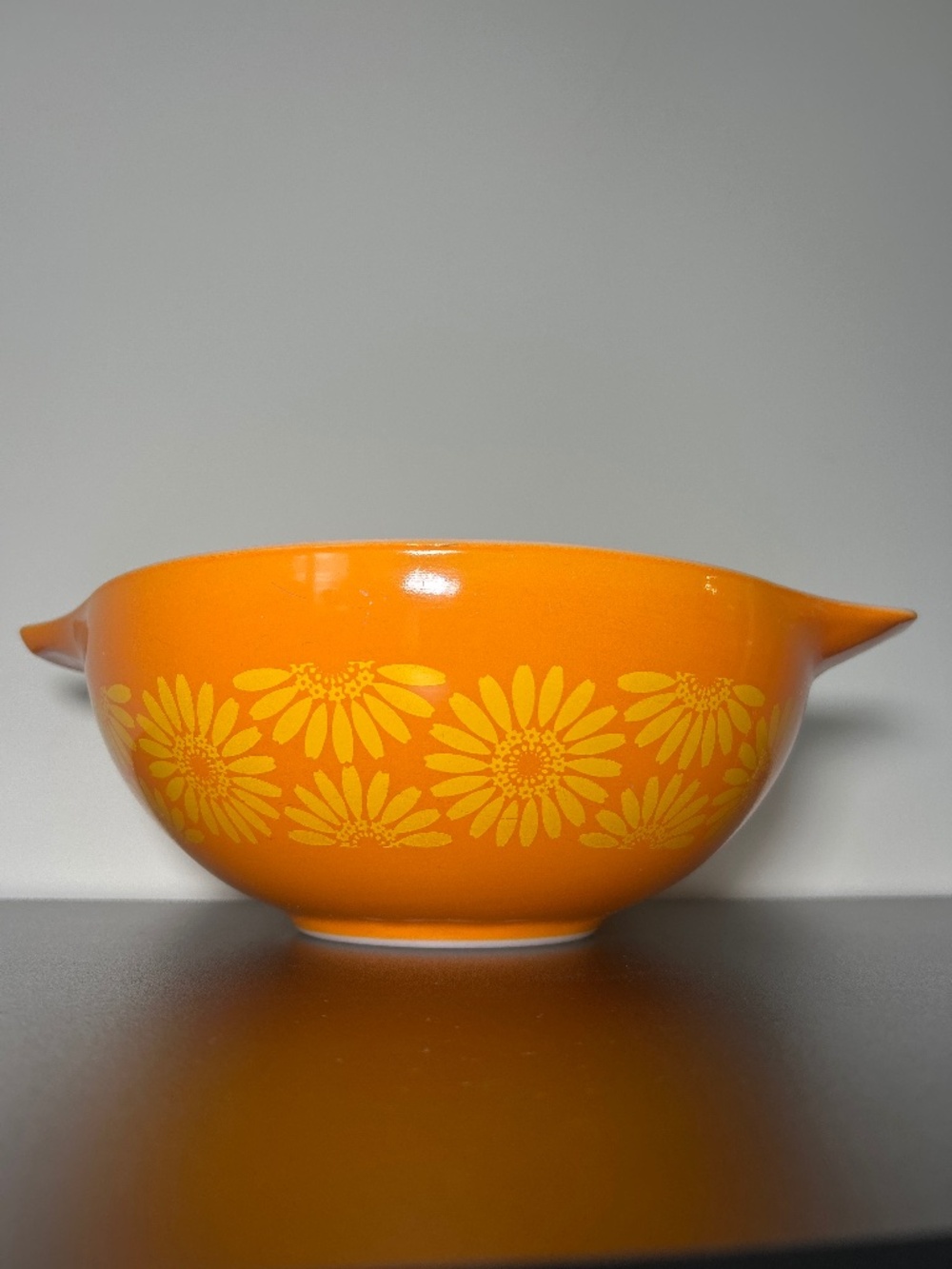 Vintage Pyrex Daisy Sunflower Pattern 4QT Cinderella Mixing Bowl.